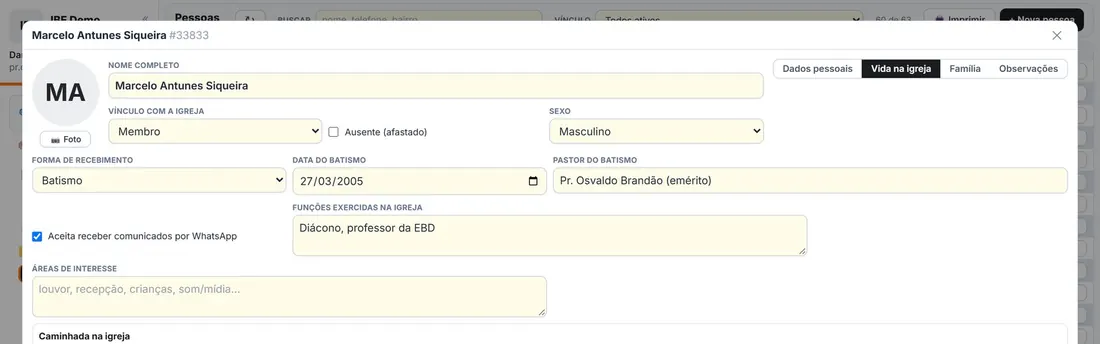 Ficha de uma pessoa com a vida na igreja